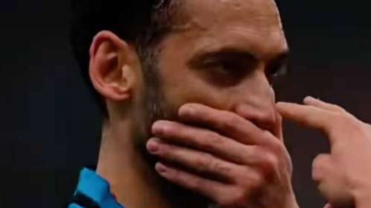 Perché Calhanoglu è stato squalificato. Incontrò gli ultras e… Perché Calhanoglu è stato squalificato. Incontrò gli ultras e…
