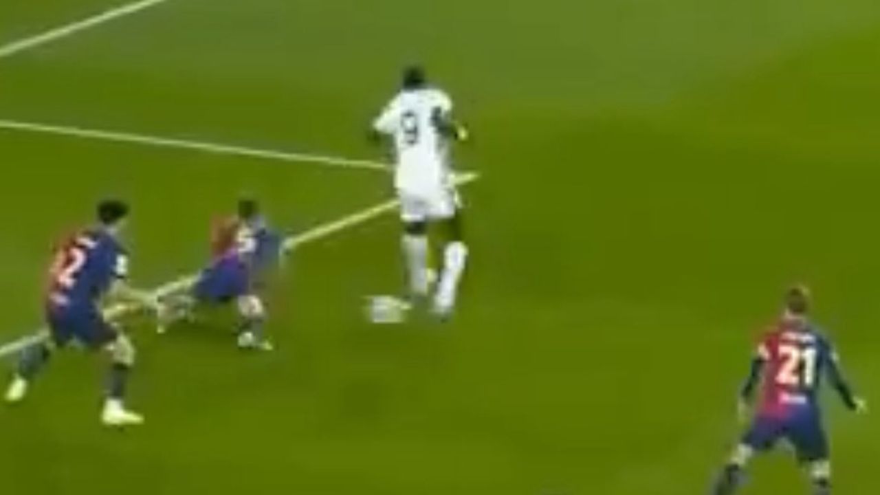 Barcellona Inter 3 3: i nerazzurri si fanno rimontare 3 volte. Si decide tutto a San Siro Barcellona Inter 3 3: i nerazzurri si fanno rimontare 3 volte. Si decide tutto a San Siro